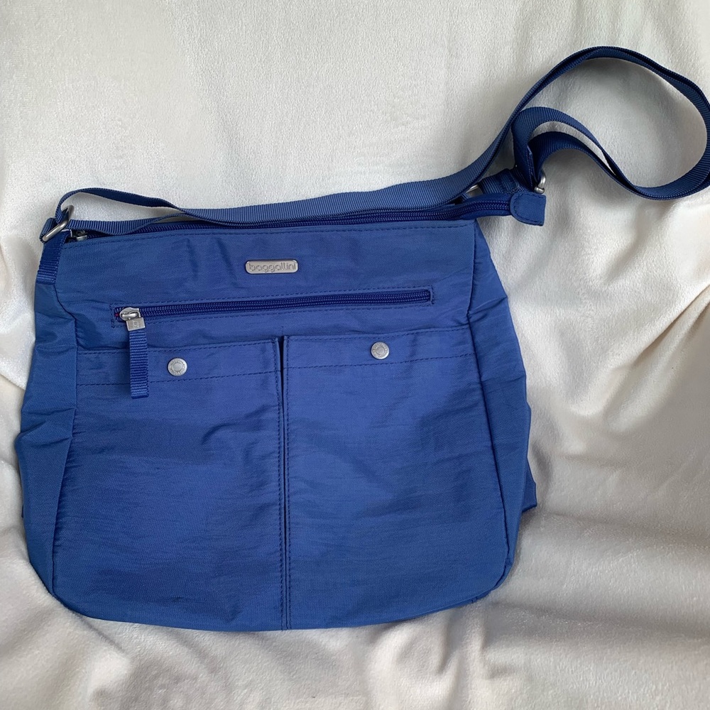 Baggallini Snap It crossbody.